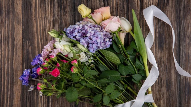 Floristería cerca de mí 20 proceso arreglo flores